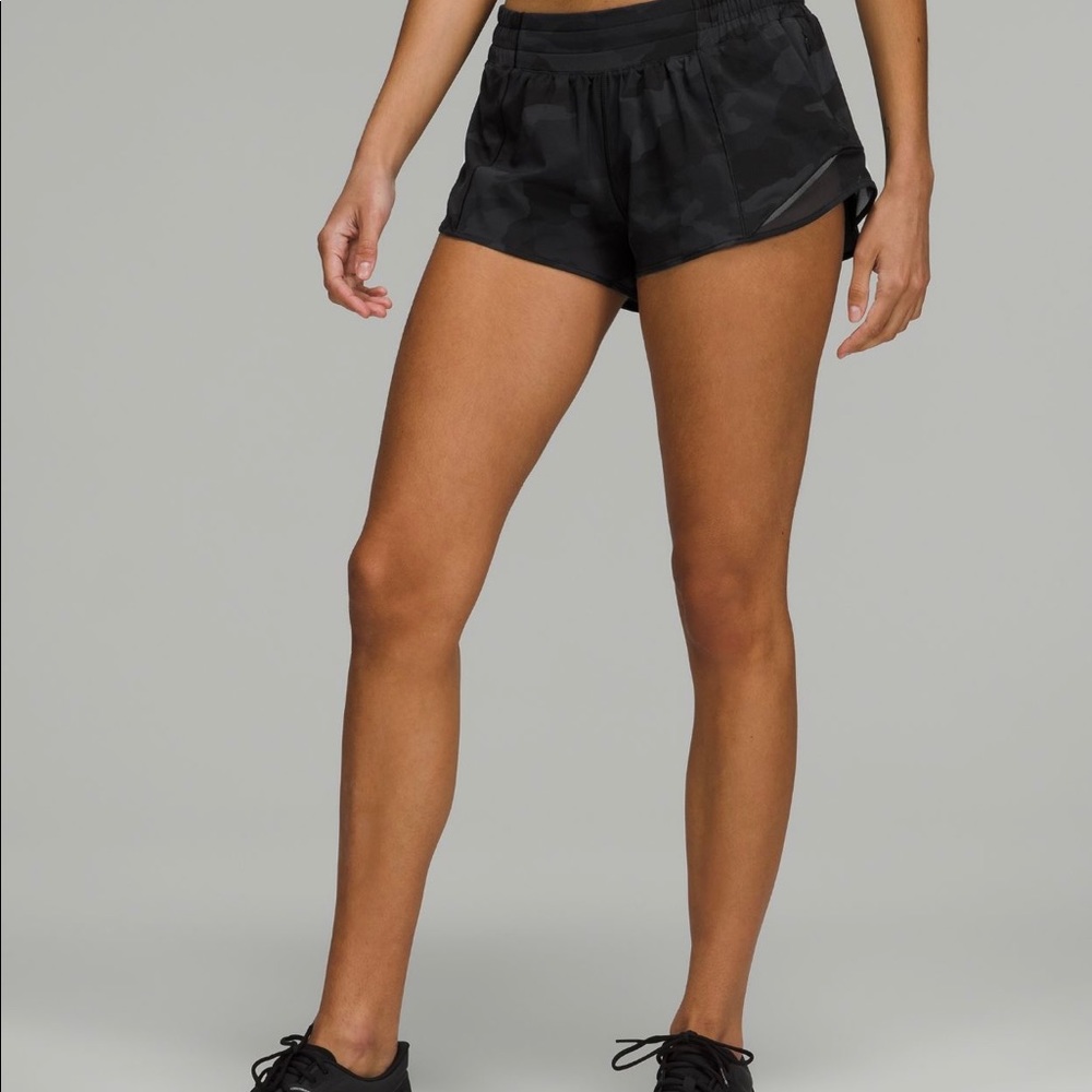 LULULEMON SHORTS - HOTTY HOT LOW RISE SHORT